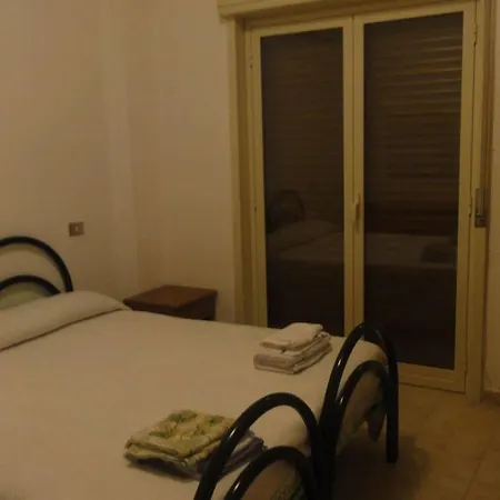 Acqualadroni Affitti Hotel 2*
